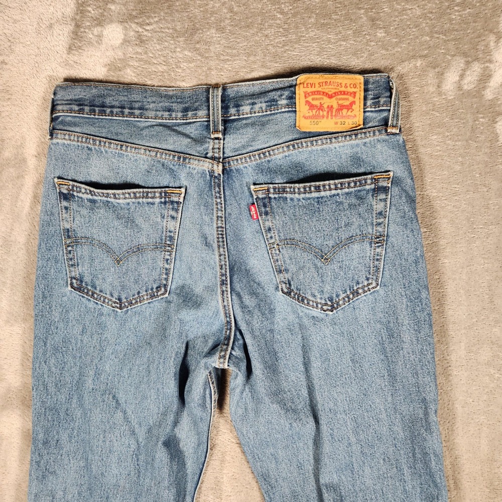 Levi's 550 Relaxed Fit‎ Jeans Mens 32x30 Light Wash Blue Excellent Tapered Leg - Picture 9 of 11